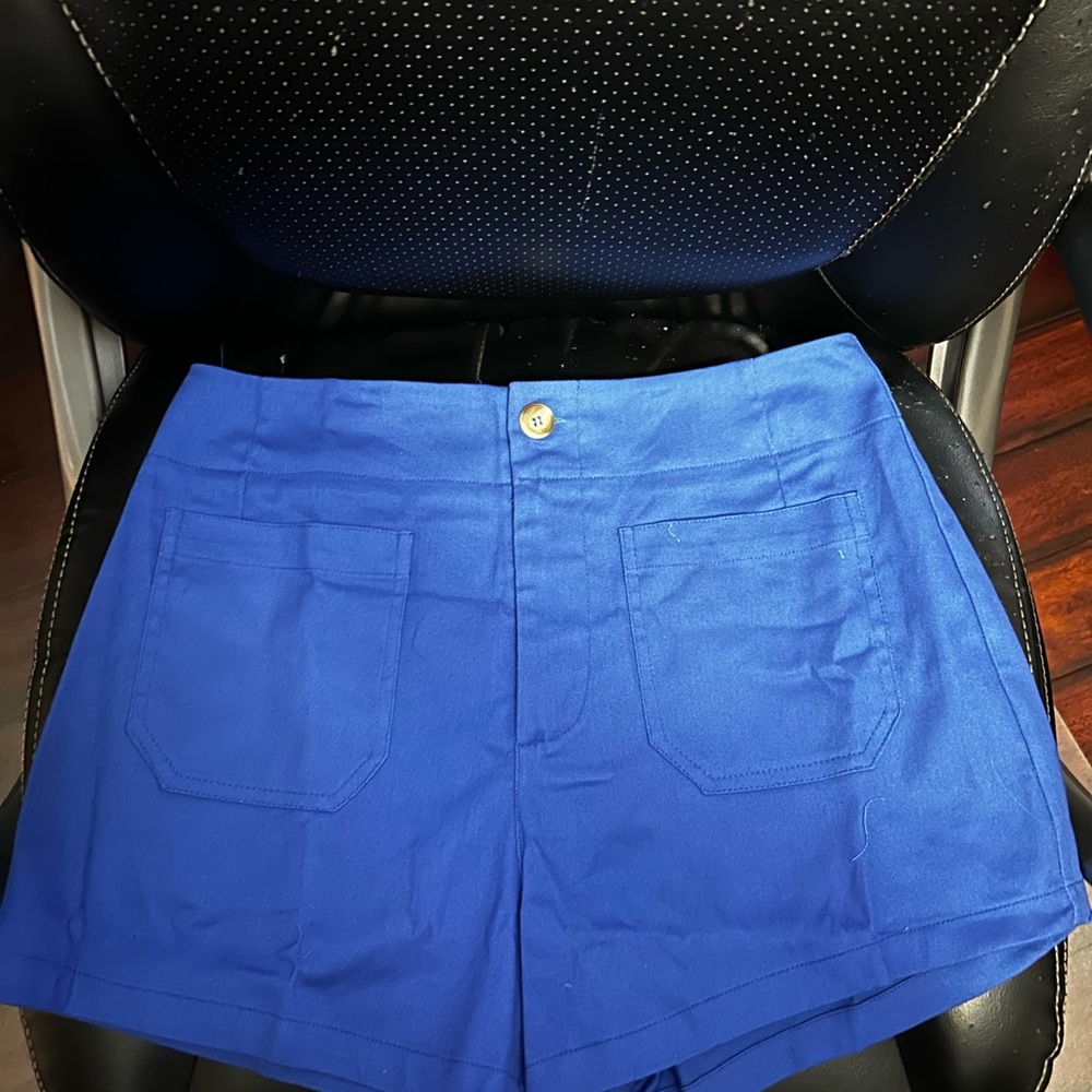 Staccato shorts Sz L